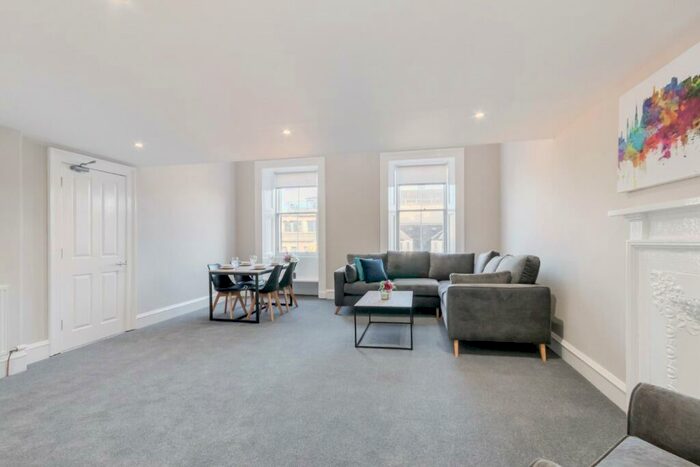 3 Bedroom Flat To Rent In George Street, New Town, Edinburgh, EH2