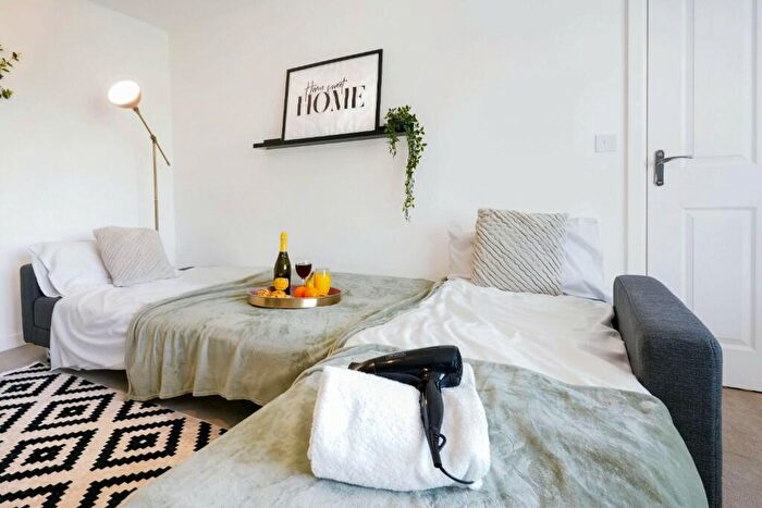 5 Bedroom House To Rent In Garner Close, Northampton, Northamptonshire, NN5