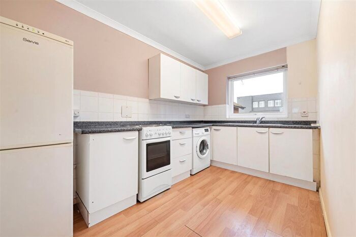 1 Bedroom Flat For Sale In Nightingale Way, Swanley, Bromley, BR8