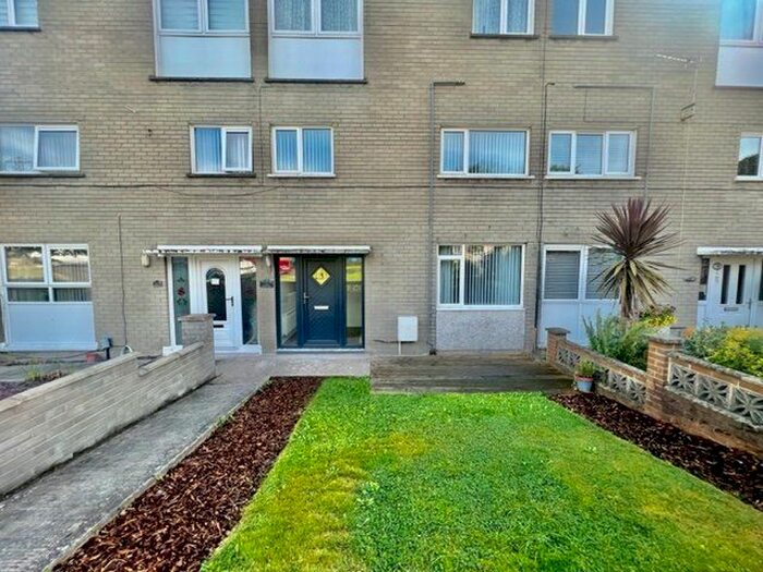 3 Bedroom Detached House To Rent In Belvoir Drive, Belfast, BT8