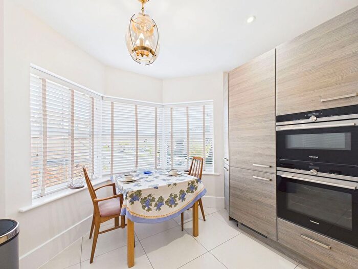 2 Bedroom Flat For Sale In Durrants Village, Faygate, RH12