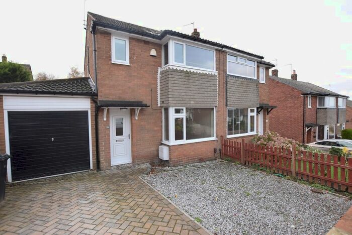 3 Bedroom Semi-Detached House To Rent In Kirkwood Grove, Leeds, West Yorkshire LS16