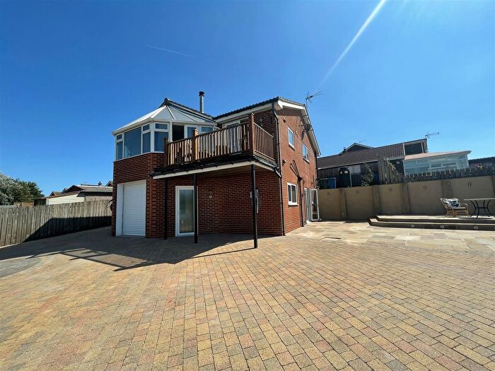 4 Bedroom Detached House For Sale In Castle View, Skipsea, Driffield, YO25