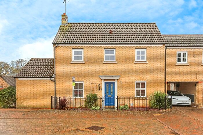 3 Bedroom Semi-Detached House For Sale In Woodlands, Huntingdon, PE29