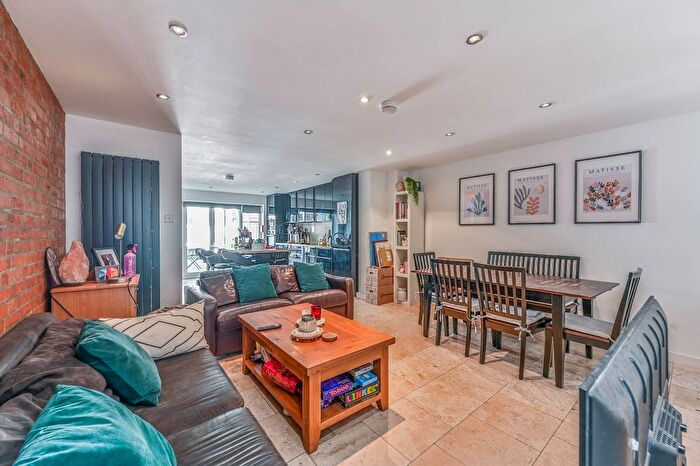 5 Bedroom Property To Rent In Langton Road, Oval, London, SW9