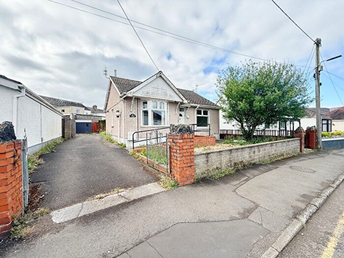 3 Bedroom Bungalow For Sale In Dulais Rd, Pontarddulais, SA4