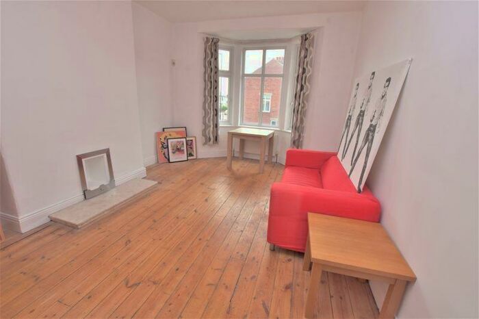 3 Bedroom Flat To Rent In Chillingham Road, Heaton, NE6
