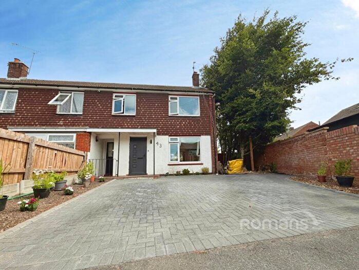 3 Bedroom End Of Terrace House For Sale In Kingston Road, Camberley, Surrey, GU15
