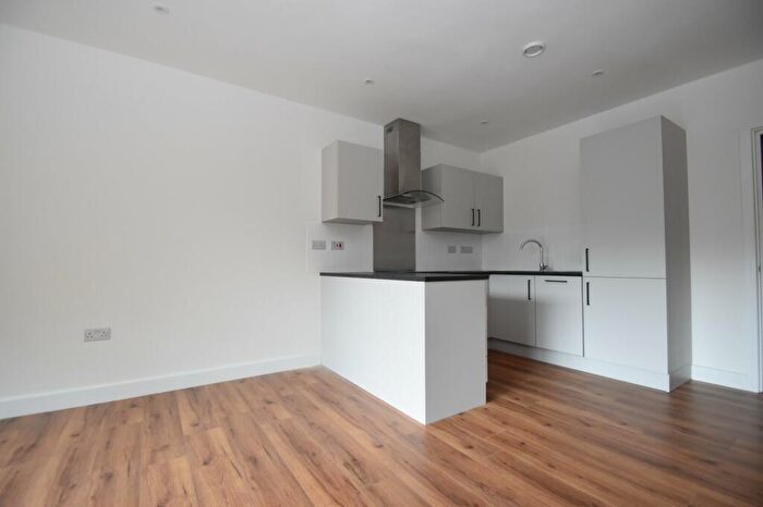 2 Bedroom Flat To Rent In Wallington Hill, Fareham, Hampshire, PO16