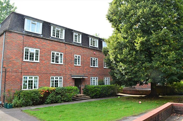 2 Bedroom Flat To Rent In Craigmount, Radlett, WD7
