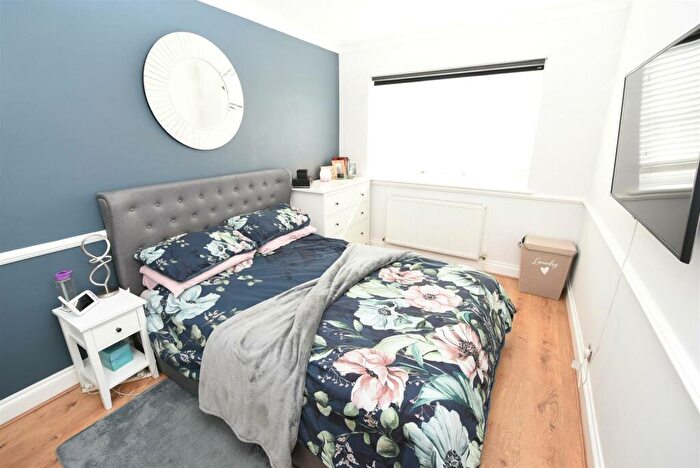 2 Bedroom Detached Bungalow For Sale In Labworth Road, Canvey Island, SS8