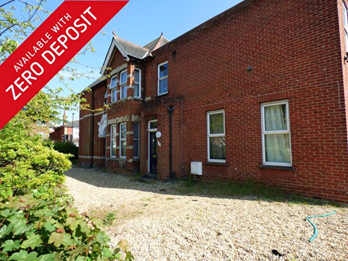 3 Bedroom Flat To Rent In Hill Lane, Southampton, SO15