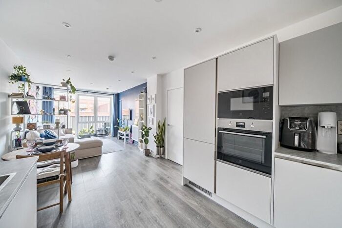 1 Bedroom Flat For Sale In Forge House, Watford, Hertfordshire, WD19