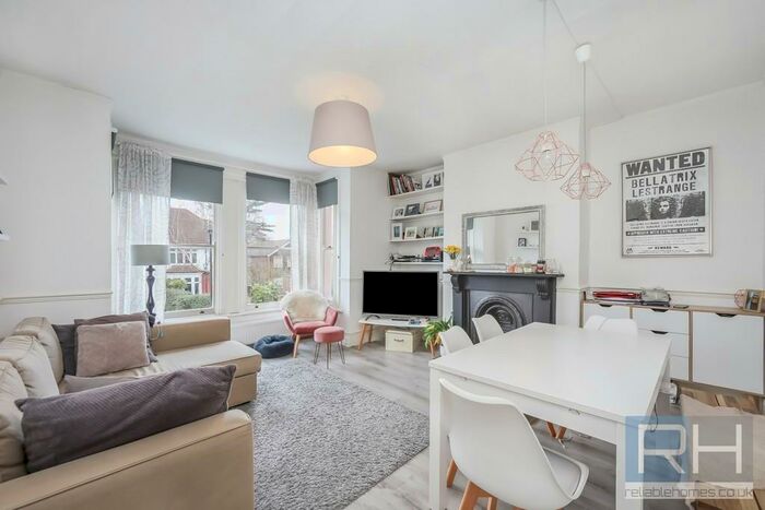 2 Bedroom Apartment To Rent In Maidstone Road, London, * Video Tour Available! *, N11