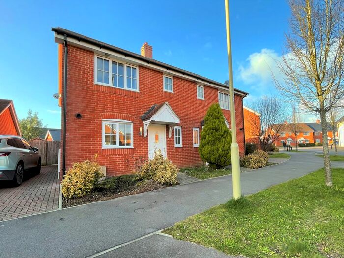 3 Bedroom Property To Rent In Cutforth Way, Romsey, SO51