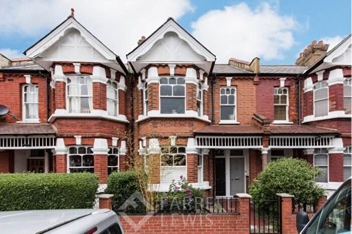 3 Bedroom Flat To Rent In Valetta Road, Acton, W3