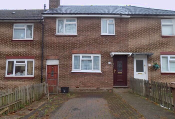 3 Bedroom Terraced House To Rent In Brooms Road, Luton, Bedfordshire, LU2