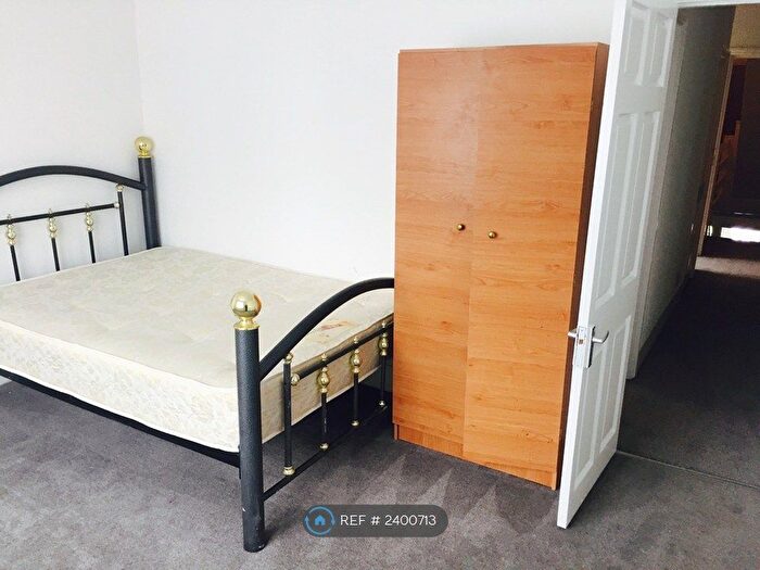 Studio To Rent In Green Lanes, London, N13