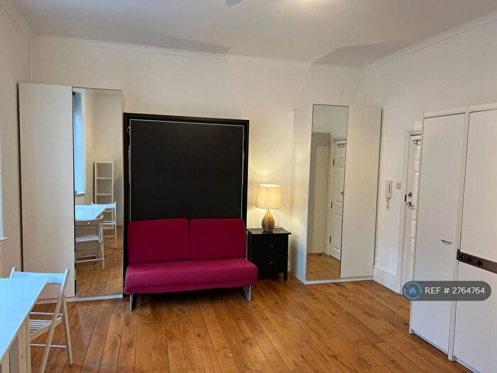 Studio To Rent In St John's Wood High Street, London, NW8