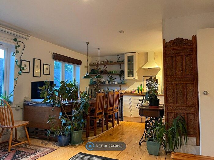 2 Bedroom Flat To Rent In Brick Lane, London, E1