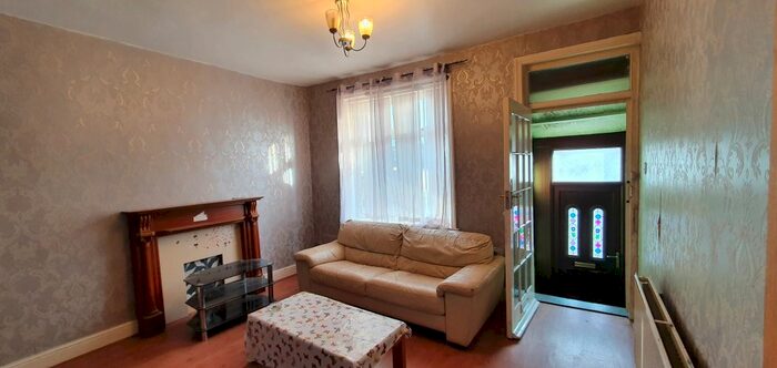 3 Bedroom Terraced House To Rent In Woodhall Terrace, Bradford BD3