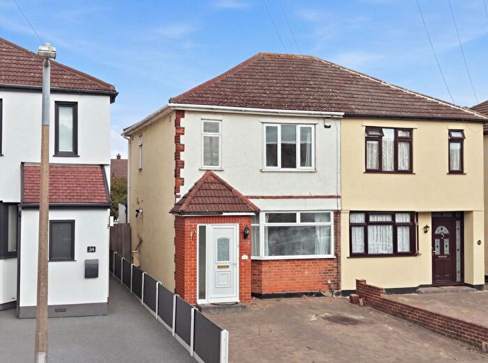 3 Bedroom Semi-Detached House To Rent In Grange Road, Aveley, RM15
