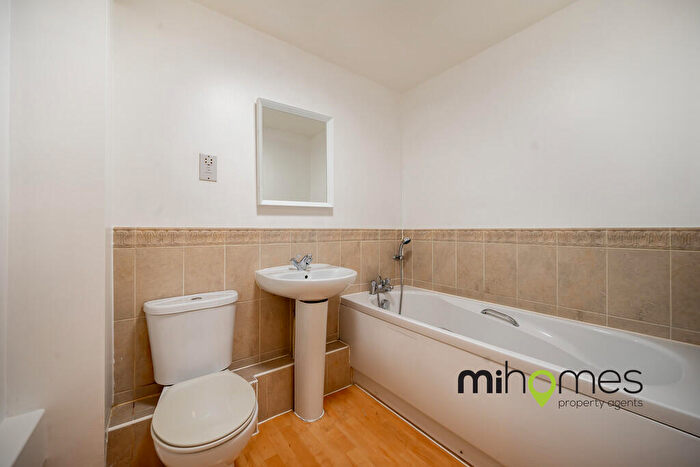 Apartment To Rent In Harston Drive, Enfield, EN3
