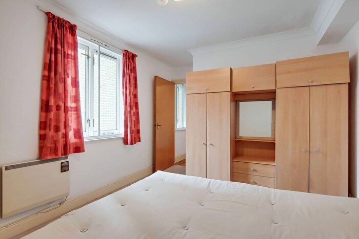 1 Bedroom Flat To Rent In Peninsula Court, Canary Wharf, London, E14