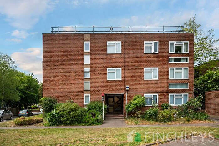 2 Bedroom Flat For Sale In St. Michael's Close, London, N3