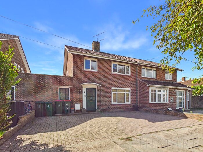 4 Bedroom Semi-Detached House For Sale In York Road, Crawley, RH10