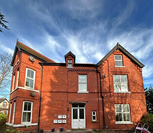 2 Bedroom Flat To Rent In Queens Avenue, LL29
