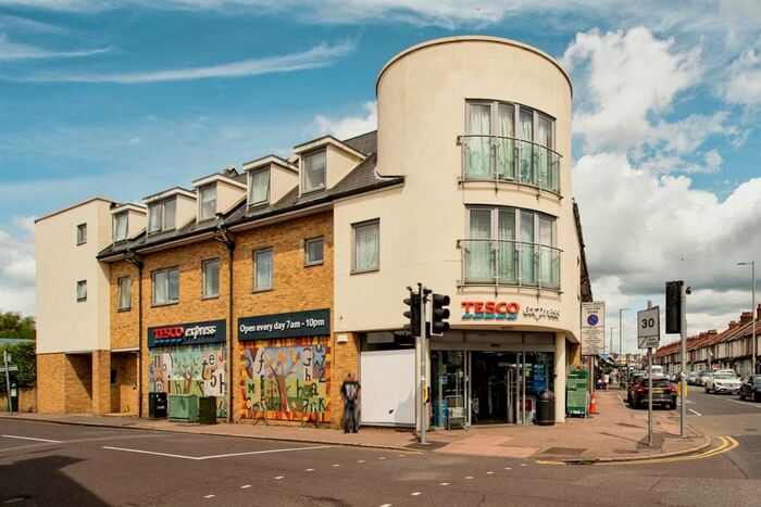 1 Bedroom Flat To Rent In Harwoods Road, Watford, WD18