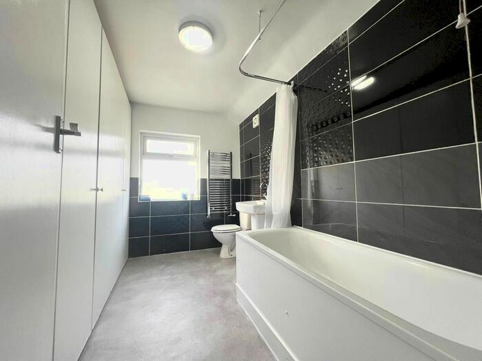 4 Bedroom Terraced House To Rent In Percival Road, Enfield, Greater London, EN1