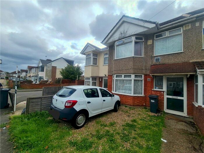 4 Bedroom Semi-Detached House To Rent In Vincent Road, Hounslow, TW4