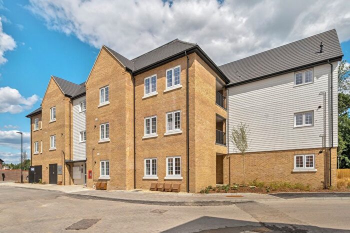 2 Bedroom Flat To Rent In Porter Street, Alton, Hampshire, GU34