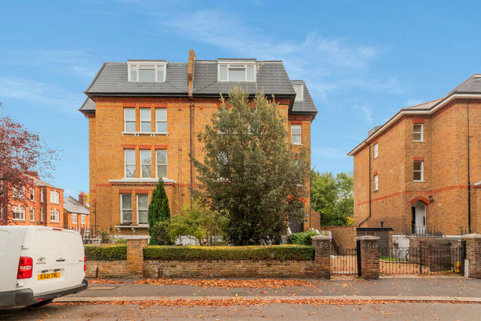 Apartment To Rent In East Dulwich London, SE22