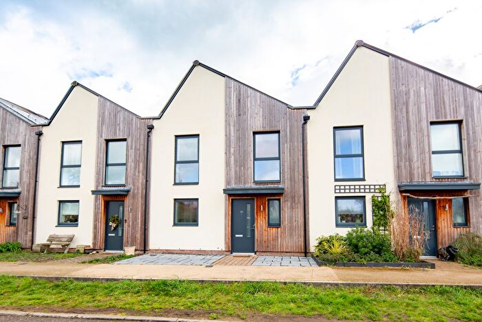 3 Bedroom Terraced House For Sale In Braeburn Avenue, Bicester, OX27