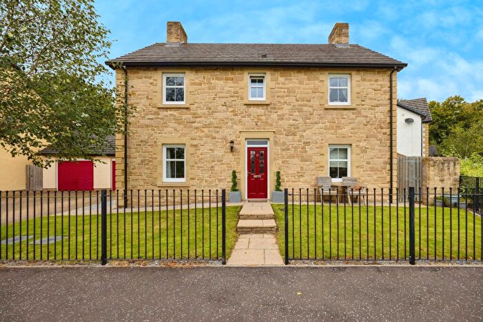 4 Bedroom Detached House For Sale In Loaningdale Avenue, Biggar, ML12