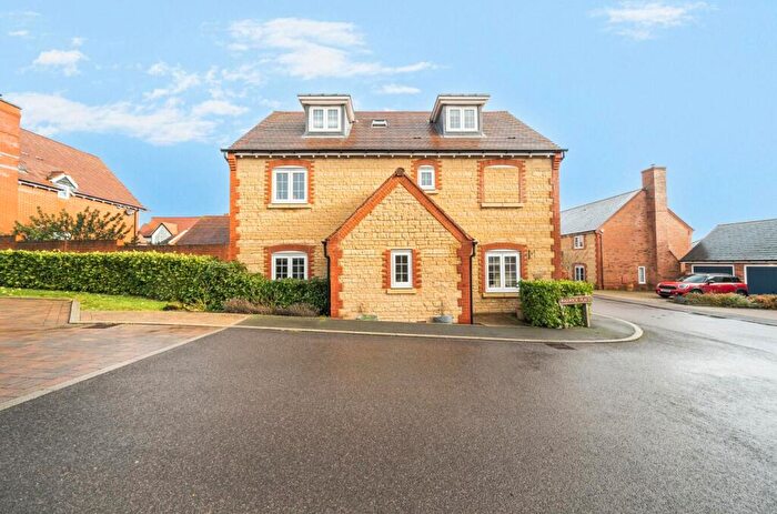 4 Bedroom Detached House For Sale In Warwick Place, Long Crendon, HP18