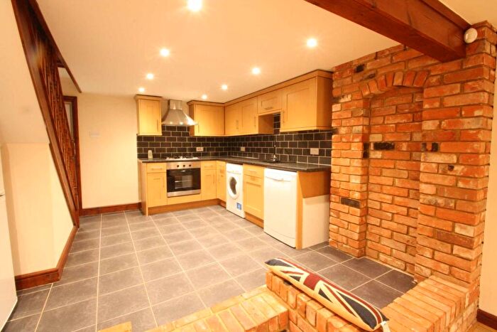 2 Bedroom Terraced House To Rent In Elgar Road, Reading, RG2