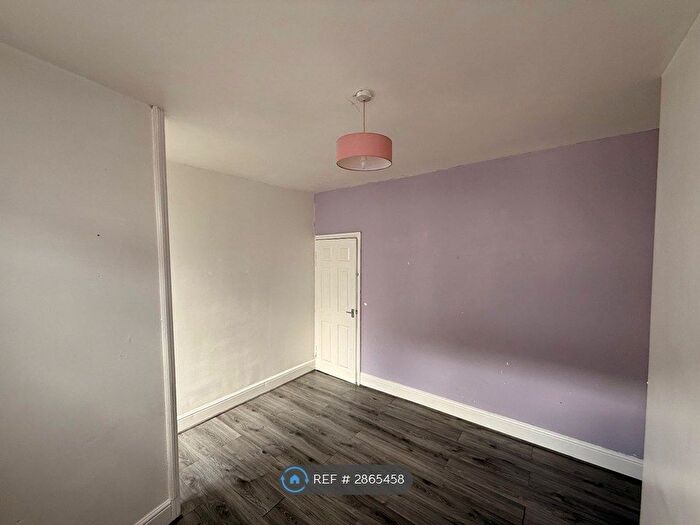 3 Bedroom Terraced House To Rent In Rutland St, Grimsby, DN32