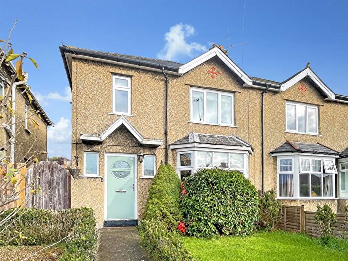 3 Bedroom Semi-Detached House For Sale In Castle Road, Salisbury, SP1