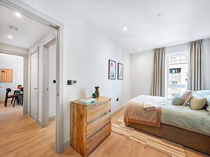 2 Bedroom Flat To Rent In The Draper, Caversham Rd, NW9