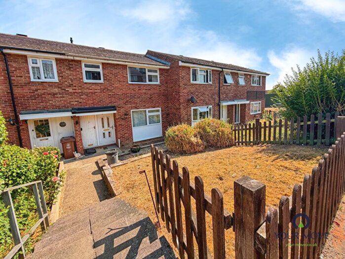 3 Bedroom Terraced House For Sale In Badlow Close, Erith, DA8