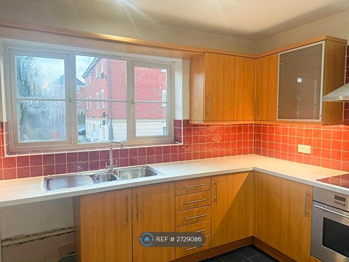 2 Bedroom Flat To Rent In Lakeview Court, Hamilton, Leicester, LE5