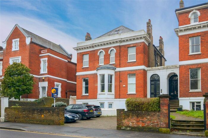 2 Bedroom Flat To Rent In Queens Road, Richmond, TW10