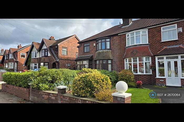 4 Bedroom Semi Detached House To Rent In Newearth Road, Worsley, Manchester, M28