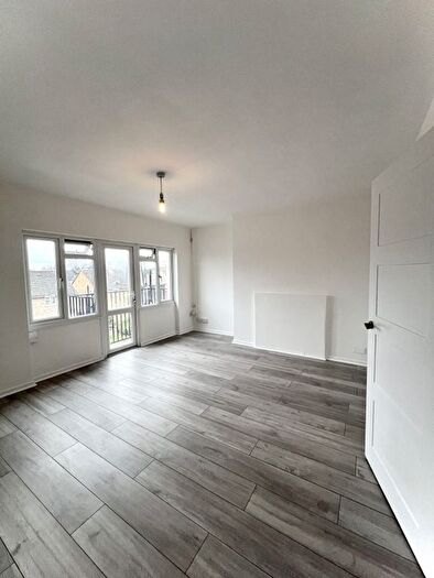 3 Bedroom Flat To Rent In Ashton Road, Enfield, EN3