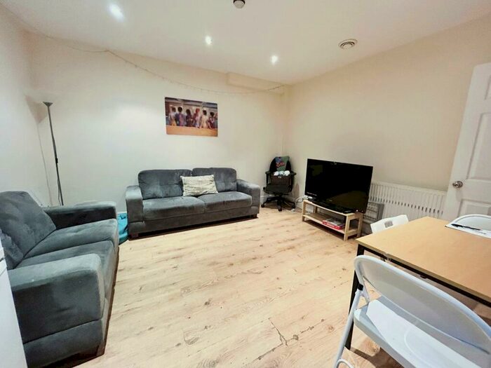 5 Bedroom Semi-Detached House To Rent In Victoria Road, Fallowfield, Manchester, Greater Manchester, M14