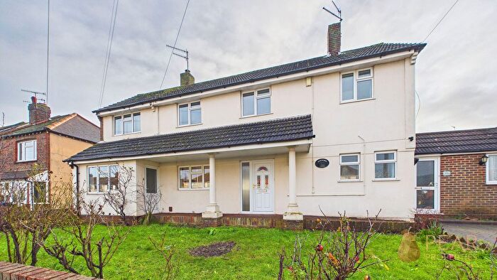 4 Bedroom Link Detached House To Rent In Dominion Road, Worthing, BN14